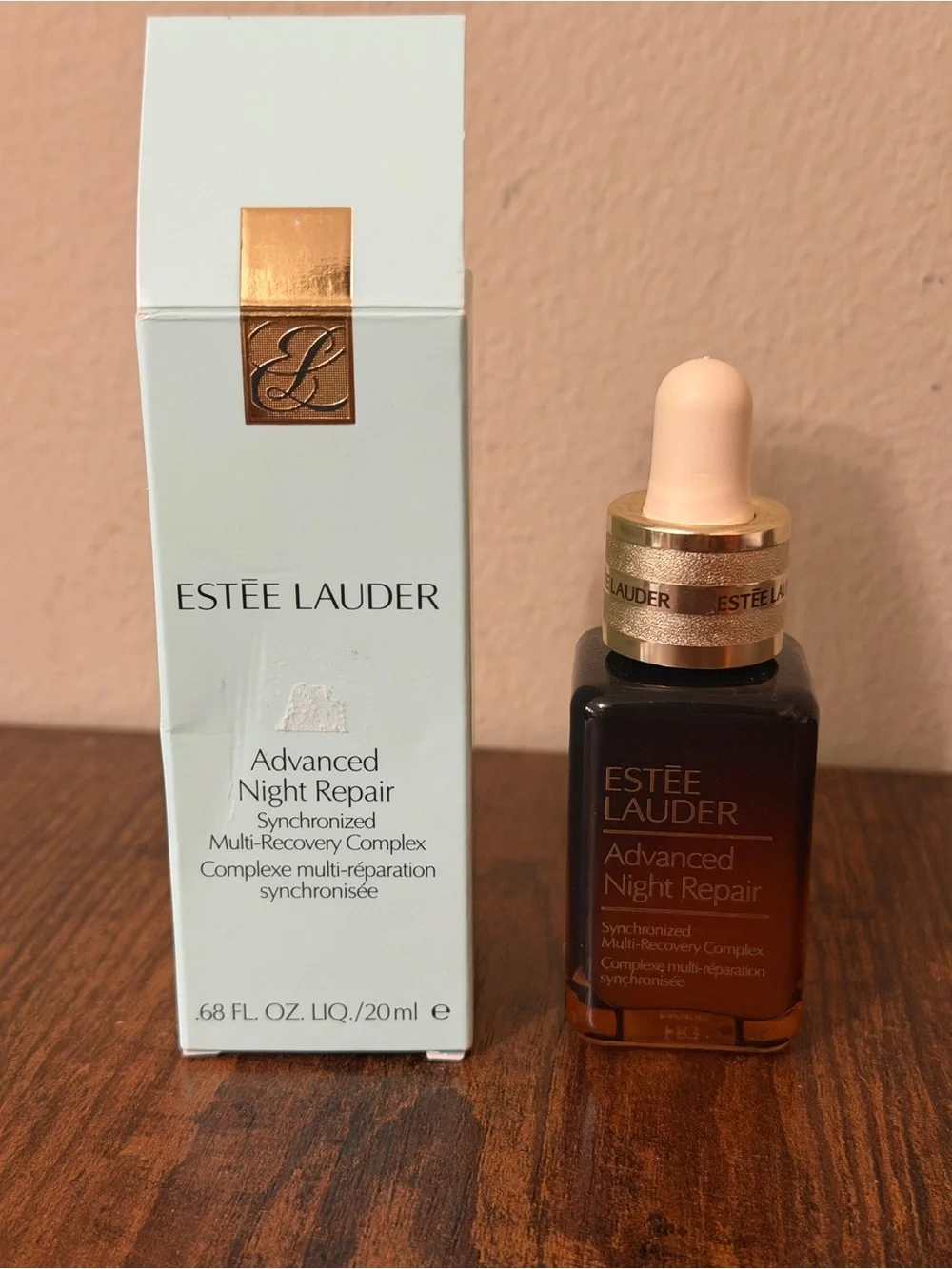 Estée Lauder Advanced Night Repair Serum - White & Gold Box